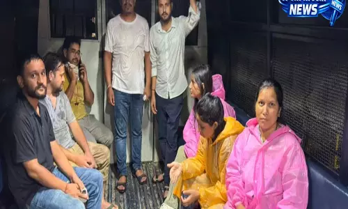 नर्सिंग बेरोजगारों के प्रदर्शन के बीच हिरासत में आत्म-क्षति के प्रयास से अफरा-तफरी नर्सिंग बेरोजगारों के प्रदर्शन के बीच हिरासत में आत्म-क्षति के प्रयास से अफरा-तफरी