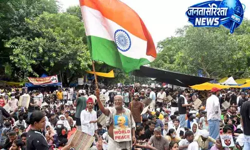 Delhi हिंसा: दो ACP जख्मी, केस दर्ज Delhi हिंसा: दो ACP जख्मी, केस दर्ज