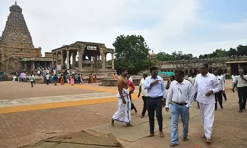 तंजावुर के बृहदेश्वर मंदिर में लापता मूर्तियों की जांच तेज तंजावुर के बृहदेश्वर मंदिर में लापता मूर्तियों की जांच तेज