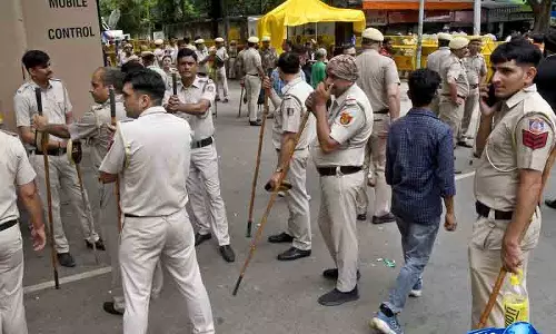 Delhi सुरक्षा पाबंदियों से CP जल्दी बंद Delhi सुरक्षा पाबंदियों से CP जल्दी बंद