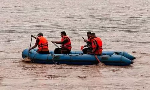 Jammu: जलस्तर बढ़ने से दो युवकों पर मंडराया खतरा, बचाव दल ने किया रेस्क्यू