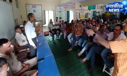 GIC बांगीधार में छात्रों के बाल काटने पर हंगामा GIC बांगीधार में छात्रों के बाल काटने पर हंगामा
