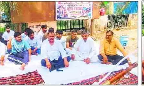 Hisar शिक्षा मंत्री के खिलाफ युवाओं का विरोध