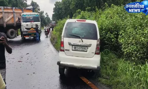 गोला-मुरी मुख्य मार्ग पर भीषण हादसा, हाइवा और वैगनआर की टक्कर में सात लोग घायल गोला-मुरी मुख्य मार्ग पर भीषण हादसा, हाइवा और वैगनआर की टक्कर में सात लोग घायल