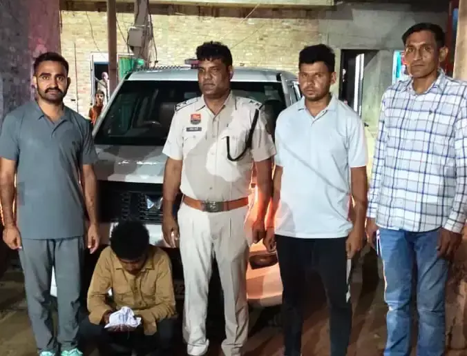 Sirsa: नशे के कारोबार पर शिकंजा, लाखों की हेरोइन के साथ दो गिरफ्तार Sirsa: नशे के कारोबार पर शिकंजा, लाखों की हेरोइन के साथ दो गिरफ्तार