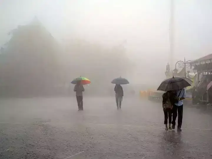 Mumbai: भारी बारिश ने बढ़ाई मुश्किलें, महाराष्ट्र के कई क्षेत्रों में जलभराव Mumbai: भारी बारिश ने बढ़ाई मुश्किलें, महाराष्ट्र के कई क्षेत्रों में जलभराव