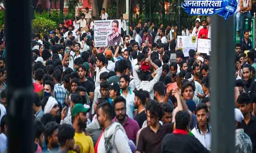 पेपर लीक मामला: सरकार की सख्ती के बीच केंद्रीय मंत्रियों और CJP की आज बैठक पेपर लीक मामला: सरकार की सख्ती के बीच केंद्रीय मंत्रियों और CJP की आज बैठक