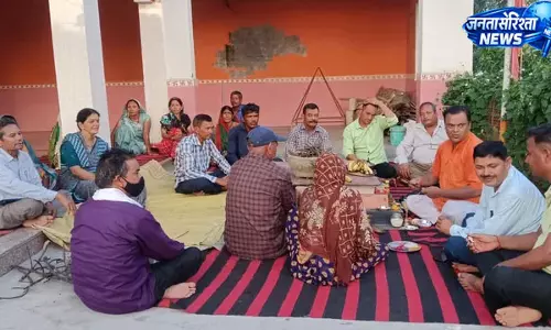 थारू समाज के सात परिवारों के 50 लोगों ने की सनातन धर्म में वापसी थारू समाज के सात परिवारों के 50 लोगों ने की सनातन धर्म में वापसी