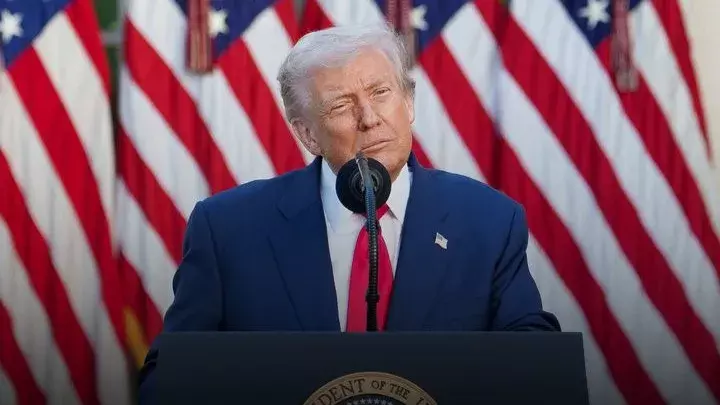 Trump का बड़ा दावा: ईरानी संपत्तियों से होगी समुद्री नुकसान की भरपाई Trump का बड़ा दावा: ईरानी संपत्तियों से होगी समुद्री नुकसान की भरपाई