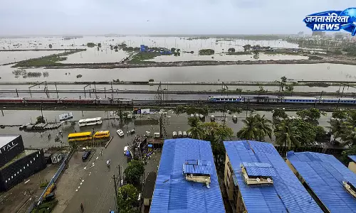 पालघर में बारिश का तांडव, दो की मौत; NDRF ने 244 लोगों को बचाया पालघर में बारिश का तांडव, दो की मौत; NDRF ने 244 लोगों को बचाया