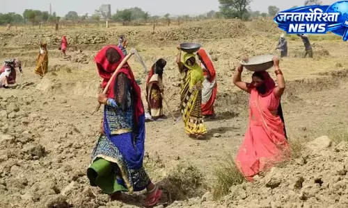 फेस अथेंटिफिकेशन से बदली मजदूरों की हाजिरी, गोरखपुर में 8 गुना तक गिरावट फेस अथेंटिफिकेशन से बदली मजदूरों की हाजिरी, गोरखपुर में 8 गुना तक गिरावट