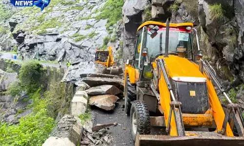 बारिश से Chamba बेहाल, भूस्खलन से सड़कें बंद