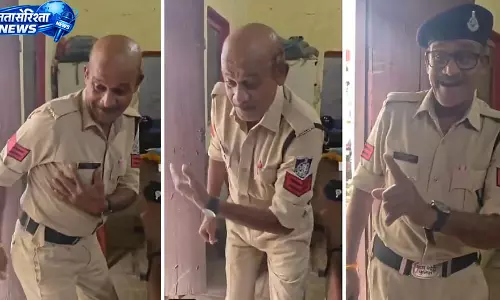 रीवा पुलिस स्टेशन में नशे में हंगामा करने वाला हेड कॉन्स्टेबल निलंबित, वीडियो वायरल रीवा पुलिस स्टेशन में नशे में हंगामा करने वाला हेड कॉन्स्टेबल निलंबित, वीडियो वायरल