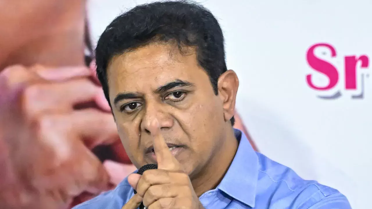 BRS नेता KTR ने CM रेवंत रेड्डी से आरोपों के लिए माफ़ी मांगने को कहा BRS नेता KTR ने CM रेवंत रेड्डी से आरोपों के लिए माफ़ी मांगने को कहा