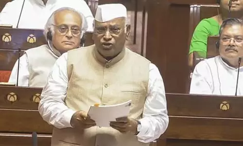 रात में वीडियो संदेश जारी करने के बजाय संसद में आकर जवाब दें पीएम मोदी: मल्लिकार्जुन खड़गे रात में वीडियो संदेश जारी करने के बजाय संसद में आकर जवाब दें पीएम मोदी: मल्लिकार्जुन खड़गे