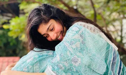 Natural  ग्लो के लिए अपनाएं साई पल्लवी के टिप्स