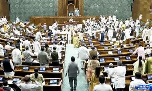 संसद में विपक्ष का प्रदर्शन, नीट मुद्दे पर सरकार घिरी संसद में विपक्ष का प्रदर्शन, नीट मुद्दे पर सरकार घिरी