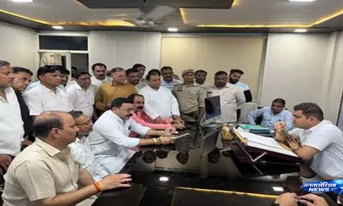 Meerut में व्यापारियों का धरना, नगर निगम पर आरोप Meerut में व्यापारियों का धरना, नगर निगम पर आरोप