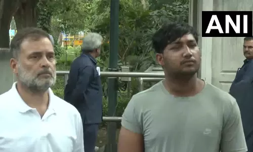 राहुल गांधी की प्रेस कॉन्फ्रेंस, पैलेट गन पीड़ित को मीडिया के सामने लाए राहुल गांधी की प्रेस कॉन्फ्रेंस, पैलेट गन पीड़ित को मीडिया के सामने लाए
