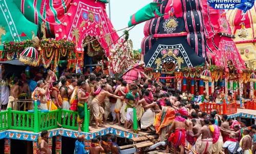 पुरी में बहुड़ा यात्रा शुरू, भगवान जगन्नाथ की श्रीमंदिर वापसी पुरी में बहुड़ा यात्रा शुरू, भगवान जगन्नाथ की श्रीमंदिर वापसी