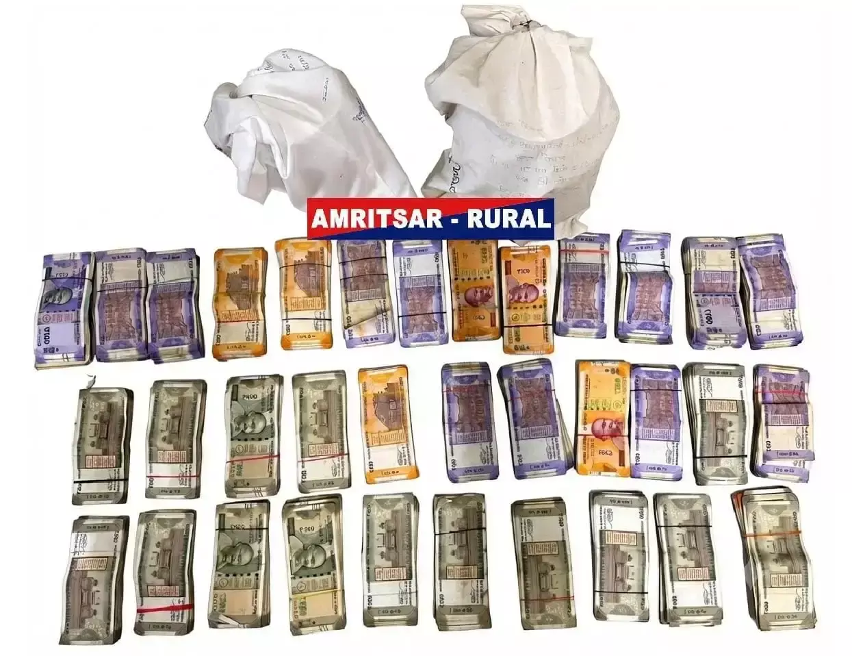 Amritsar: अमृतसर में महिला समेत तीन गिरफ्तार, करोड़ों की हेरोइन और ड्रग मनी बरामद