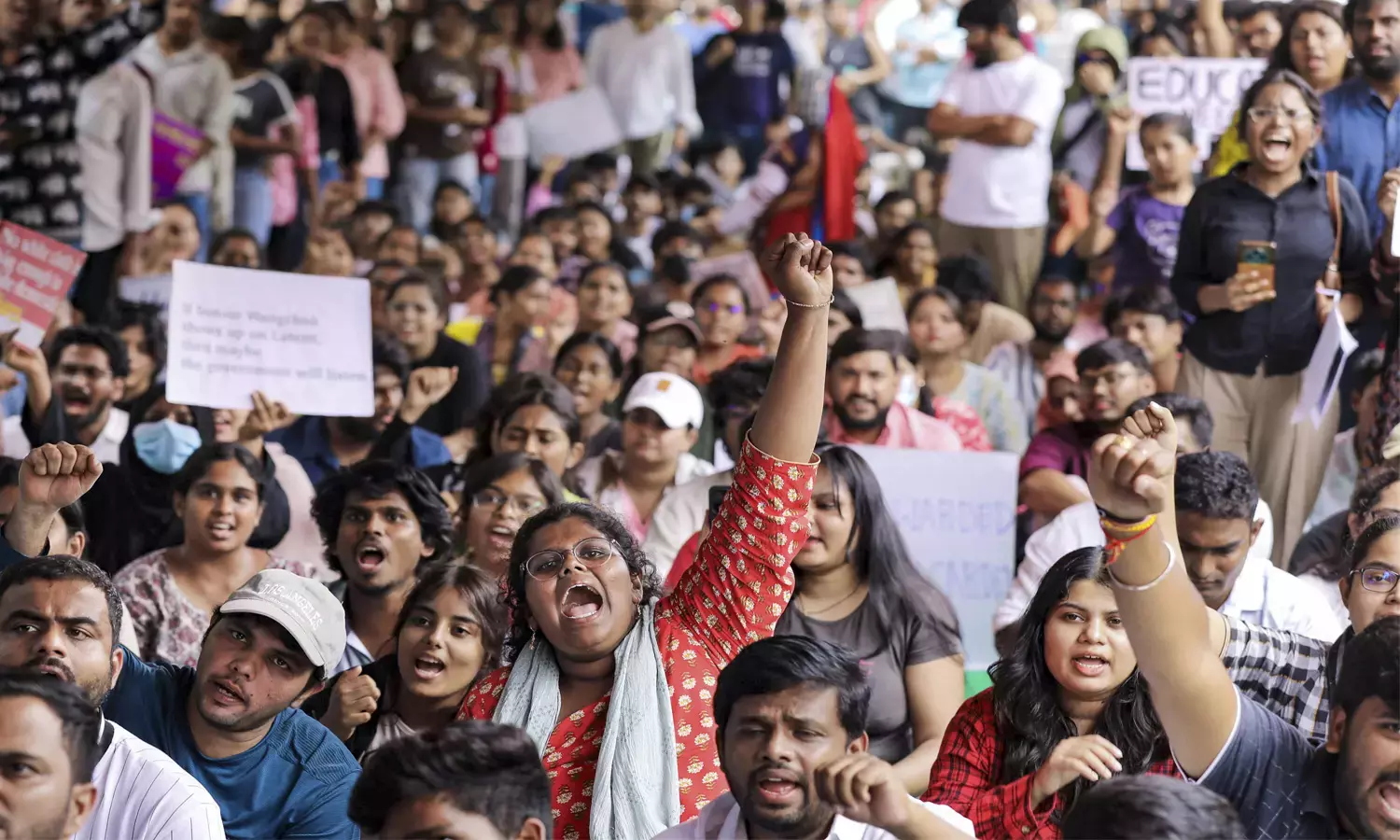 तेलंगाना में NEET विरोध: छात्र संघों ने बंद का आयोजन किया तेलंगाना में NEET विरोध: छात्र संघों ने बंद का आयोजन किया