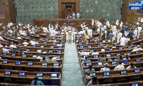 NEET मुद्दे पर हंगामा जारी, लोकसभा की कार्यवाही लगातार पांचवें दिन नहीं चली NEET मुद्दे पर हंगामा जारी, लोकसभा की कार्यवाही लगातार पांचवें दिन नहीं चली