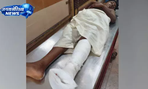 खेलते समय लोहे के जाल में फंसा नौवीं के छात्र का पैर, दो उंगलियां कटीं खेलते समय लोहे के जाल में फंसा नौवीं के छात्र का पैर, दो उंगलियां कटीं