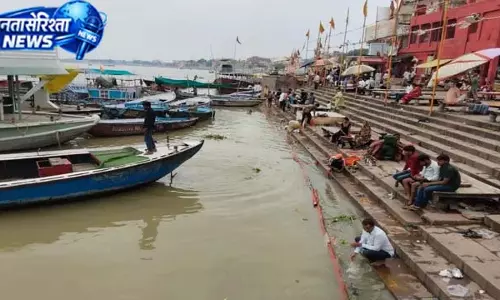 काशी में गंगा का जलस्तर स्थिर, फिर भी बाढ़ का खतरा बरकरार; जल पुलिस और NDRF सतर्क काशी में गंगा का जलस्तर स्थिर, फिर भी बाढ़ का खतरा बरकरार; जल पुलिस और NDRF सतर्क