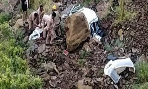 मौसम का कहर जारी, पहाड़ों से मैदान तक बारिश ने बढ़ाई मुश्किलें मौसम का कहर जारी, पहाड़ों से मैदान तक बारिश ने बढ़ाई मुश्किलें