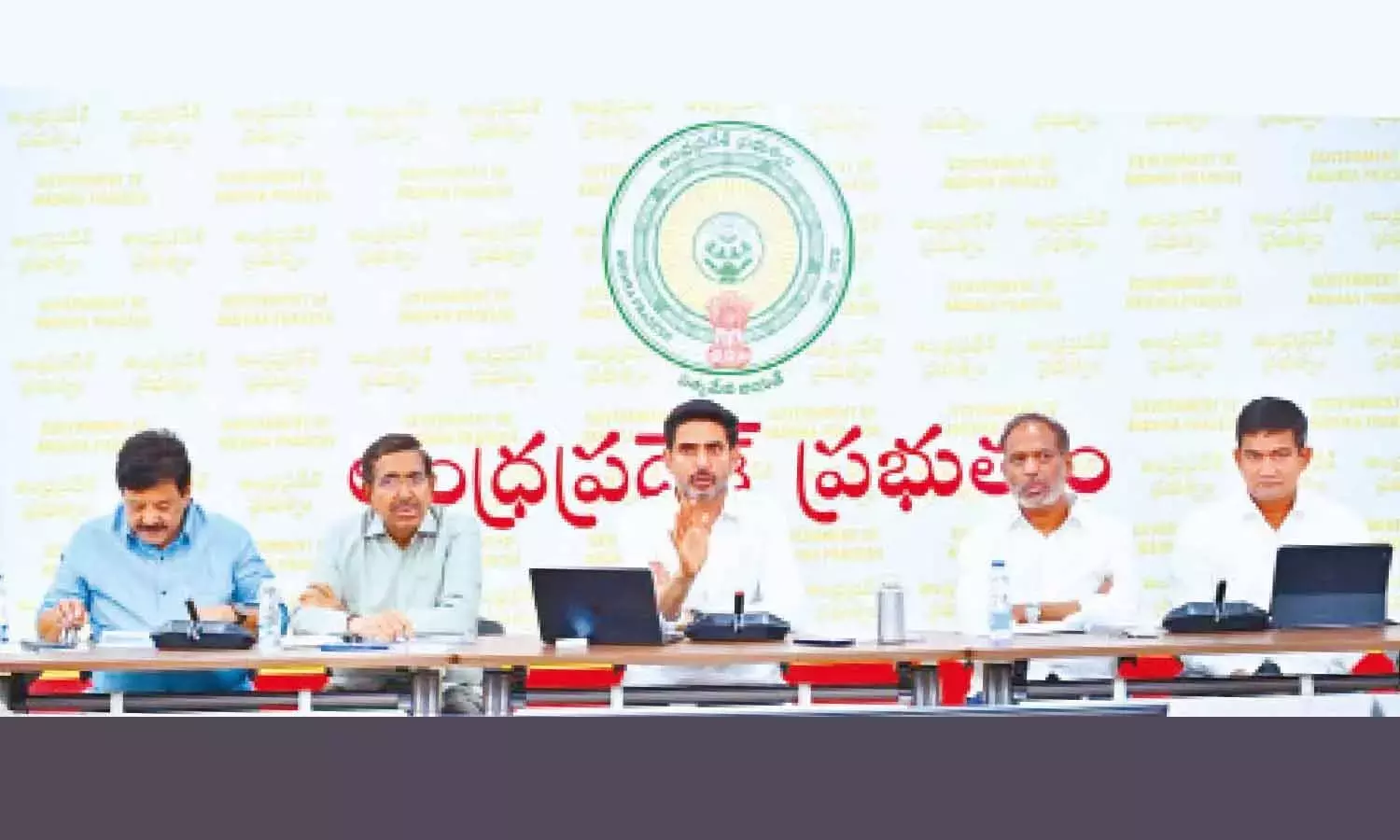 लोकेश ने अधिकारियों से कहा: 29.3 लाख करोड़ रुपये का निवेश तेजी से पूरा करें
