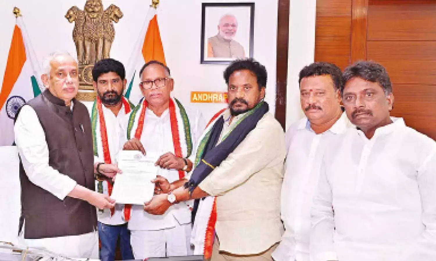 Congress ने राज्यपाल एस अब्दुल नजीर से जंतर-मंतर पर कार्रवाई करने का आग्रह किया