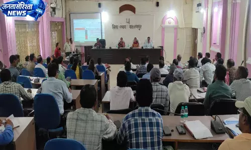 शिक्षा की गुणवत्ता एवं शत-प्रतिशत नामांकन सुनिश्चित करें: कलेक्टर नम्रता जैन शिक्षा की गुणवत्ता एवं शत-प्रतिशत नामांकन सुनिश्चित करें: कलेक्टर नम्रता जैन