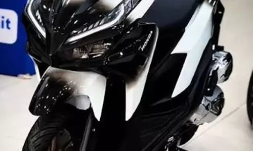 EV से एडवेंचर बाइक तक Honda की नई रेंज, बाजार में बढ़ी हलचल EV से एडवेंचर बाइक तक Honda की नई रेंज, बाजार में बढ़ी हलचल