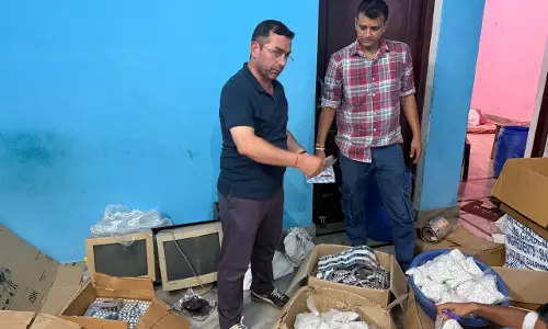 Dehradun में अवैध दवा फैक्ट्री पकड़ी गई, दो आरोपी गिरफ्तार Dehradun में अवैध दवा फैक्ट्री पकड़ी गई, दो आरोपी गिरफ्तार