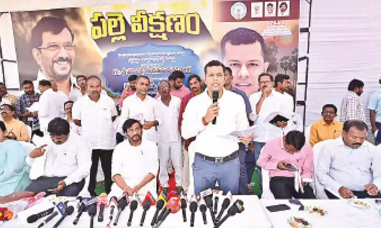 Andhra: कलेक्टर हिमांशु शुक्ला ने कल्याणकारी योजनाओं के क्रियान्वयन की जाँच की