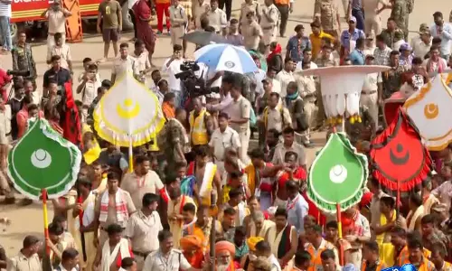 Puri में शुरू हुई बहुड़ा यात्रा, पहांडी रस्म के साथ निकले भगवान जगन्नाथ Puri में शुरू हुई बहुड़ा यात्रा, पहांडी रस्म के साथ निकले भगवान जगन्नाथ