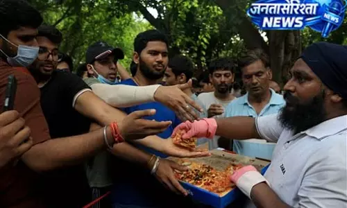 जंतर-मंतर पर खाने की मदद भेजने से पहले सावधान! जानिए क्या है वहां का असली हाल जंतर-मंतर पर खाने की मदद भेजने से पहले सावधान! जानिए क्या है वहां का असली हाल
