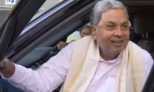 सीएम डीके शिवकुमार, सिद्धारमैया और केसी वेणुगोपाल ऑब्जर्वर बैठक में शामिल सीएम डीके शिवकुमार, सिद्धारमैया और केसी वेणुगोपाल ऑब्जर्वर बैठक में शामिल