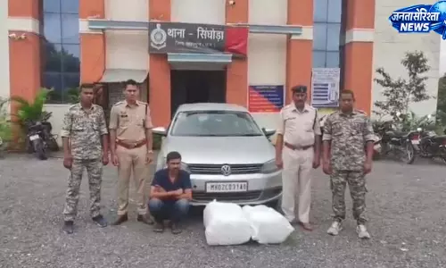 JETTA कार के सीक्रेट चेंबर से 38 किलो गांजा बरामद, बिहार का तस्कर गिरफ्तार JETTA कार के सीक्रेट चेंबर से 38 किलो गांजा बरामद, बिहार का तस्कर गिरफ्तार