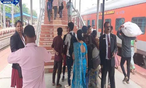 भाटापारा स्टेशन पर किलाबंदी टिकट चेकिंग अभियान भाटापारा स्टेशन पर किलाबंदी टिकट चेकिंग अभियान