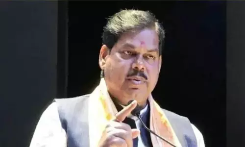 बिहार: मिड-डे मील में सांप मिलने पर बड़ा एक्शन, हेडमास्टर सस्पेंड; 4 रसोइयों की सेवा खत्म