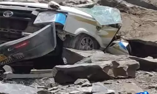 लाहौल-स्पीति में कार पर भूस्खलन की चपेट में आने से 13 लोगों की मौत, CM ने जताया दुख लाहौल-स्पीति में कार पर भूस्खलन की चपेट में आने से 13 लोगों की मौत, CM ने जताया दुख