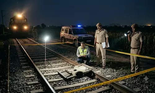 ट्रैक पर मिला लोहे का टुकड़ा, बड़ा हादसा टला