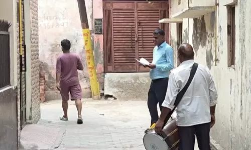 Muzaffarnagar में बच्चे की अभिरक्षा को लेकर अनोखा मामला, कोर्ट ने भेजा नोटिस Muzaffarnagar में बच्चे की अभिरक्षा को लेकर अनोखा मामला, कोर्ट ने भेजा नोटिस