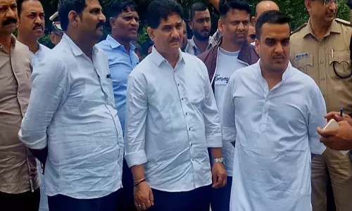 उमरगाम में बाढ़ प्रभावित इलाकों का दौरा, डिप्टी CM हर्ष संघवी ने दिए राहत निर्देश उमरगाम में बाढ़ प्रभावित इलाकों का दौरा, डिप्टी CM हर्ष संघवी ने दिए राहत निर्देश
