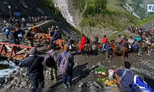 अमरनाथ यात्रा 6 दिन बाद फिर शुरू, 25 जुलाई से 5000 श्रद्धालुओं का पहला जत्था होगा रवाना अमरनाथ यात्रा 6 दिन बाद फिर शुरू, 25 जुलाई से 5000 श्रद्धालुओं का पहला जत्था होगा रवाना