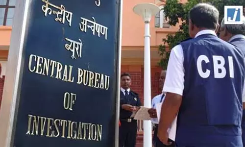 वाराणसी में 1.70 लाख रुपए की रिश्वत लेने के आरोप में सीनियर रेलवे अधिकारी गिरफ्तार वाराणसी में 1.70 लाख रुपए की रिश्वत लेने के आरोप में सीनियर रेलवे अधिकारी गिरफ्तार