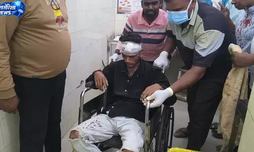 बस और ट्रक की आमने-सामने टक्कर में 19 यात्री घायल, चार की हालत गंभीर