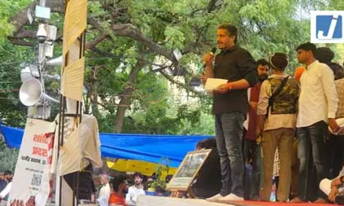 महाराष्ट्र: दिल्ली में छात्र विरोध प्रदर्शन स्थल पहुंचे रोहित पवार, सरकार पर साधा निशाना महाराष्ट्र: दिल्ली में छात्र विरोध प्रदर्शन स्थल पहुंचे रोहित पवार, सरकार पर साधा निशाना